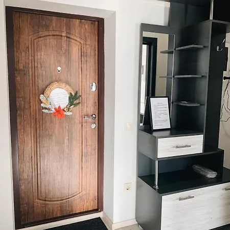 Apartmets Domovik мира 11с кв 7 вместительная трёхкомнатная * Mukatschewo