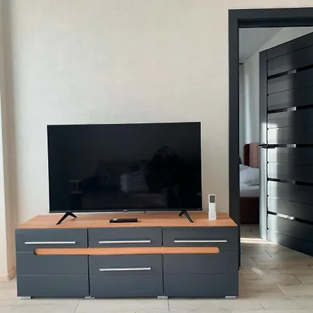 Apartmets Domovik мира 11с кв 7 вместительная трёхкомнатная