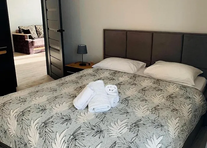 Apartmets Domovik мира 11с кв 7 вместительная трёхкомнатная Apartment