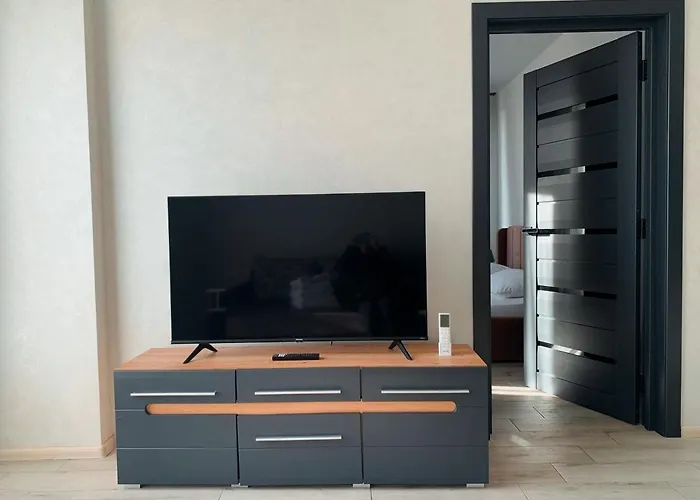 Apartmets Domovik мира 11с кв 7 вместительная трёхкомнатная
