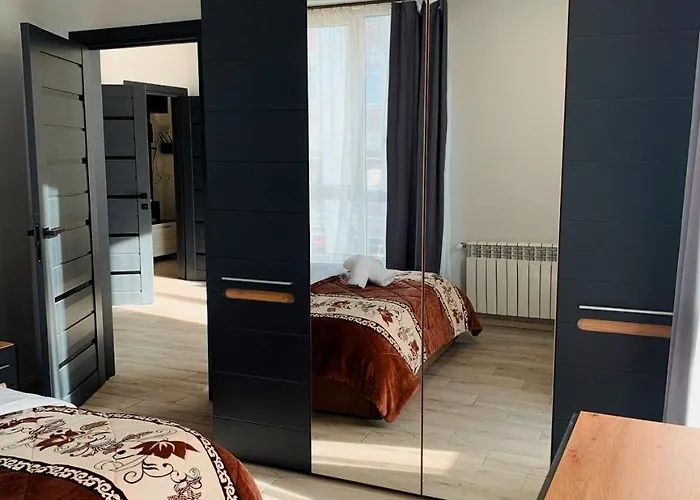 Apartmets Domovik мира 11с кв 7 вместительная трёхкомнатная Apartment *
