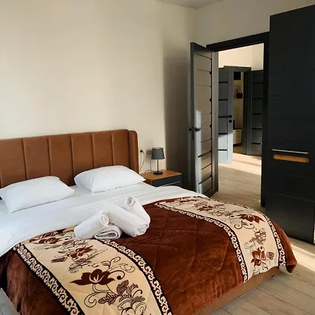 Apartamento Apartmets Domovik мира 11с кв 7 вместительная трёхкомнатная